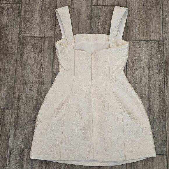 Elliatt Galadriel Jacquard Mini Dress Women’s S White Bridal Shower Engagement - Picture 7 of 16